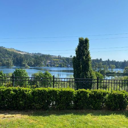 Cozy Lakeview Suite فكتوريا المظهر الخارجي الصورة