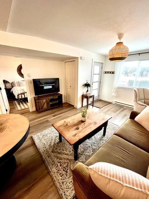 Cozy Lakeview Suite فكتوريا المظهر الخارجي الصورة