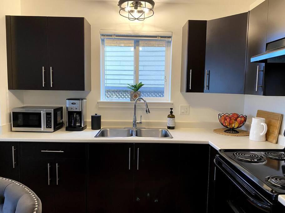 Cozy Lakeview Suite فكتوريا المظهر الخارجي الصورة