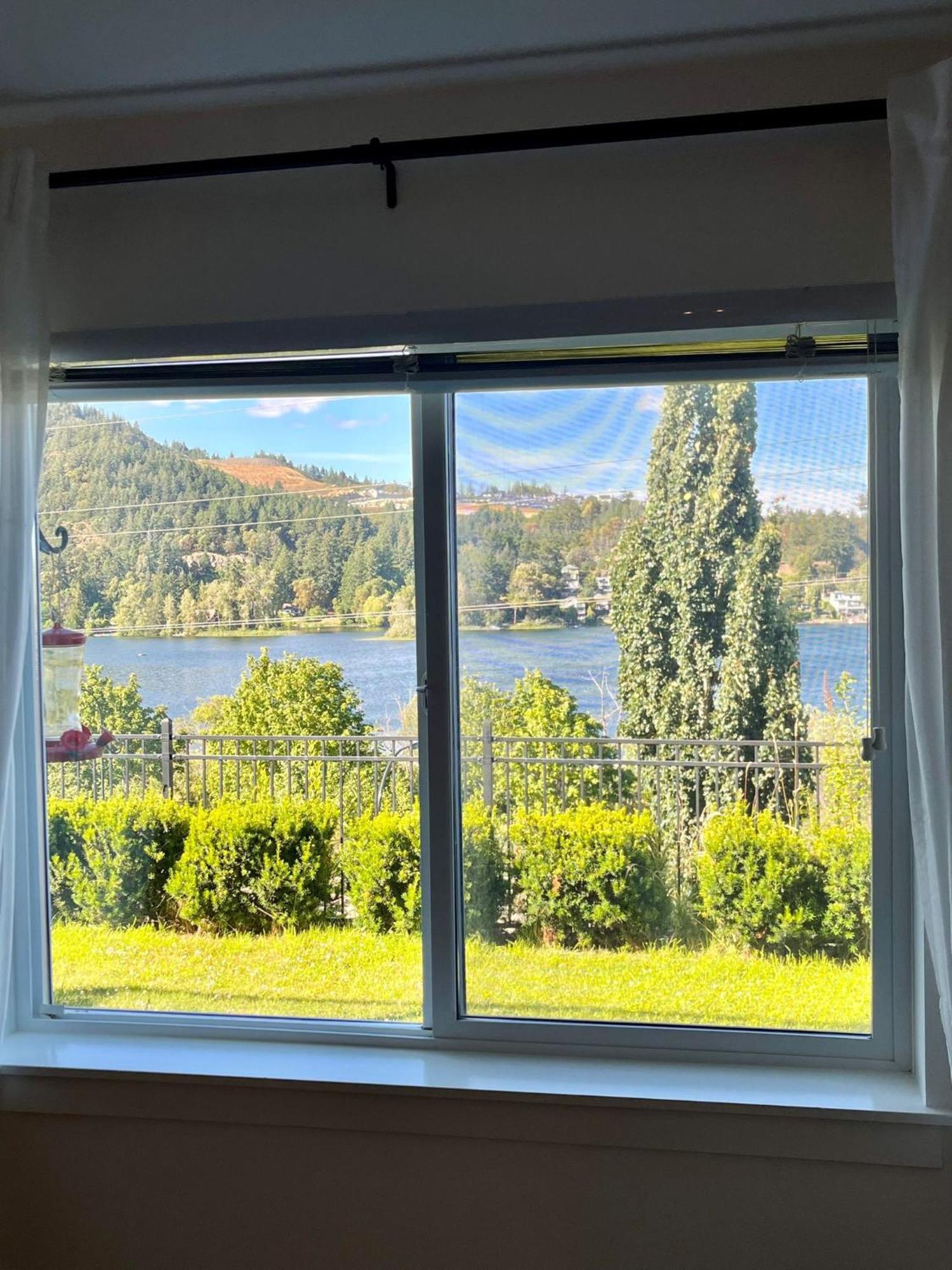 Cozy Lakeview Suite فكتوريا المظهر الخارجي الصورة